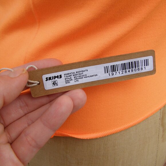 NWT size L SKIMS Essential T-Shirt Bodysuit Orange Highlighter - Picture 5 of 13